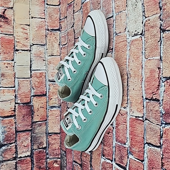 CONVERSE ALL-STAR CHUCK TAYLOR LOWTOP SHOES WOMANS SIZE 6GUC - Picture 2 of 11